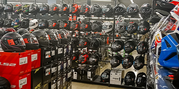 Casques chez Dafy Speed West Moto Laval